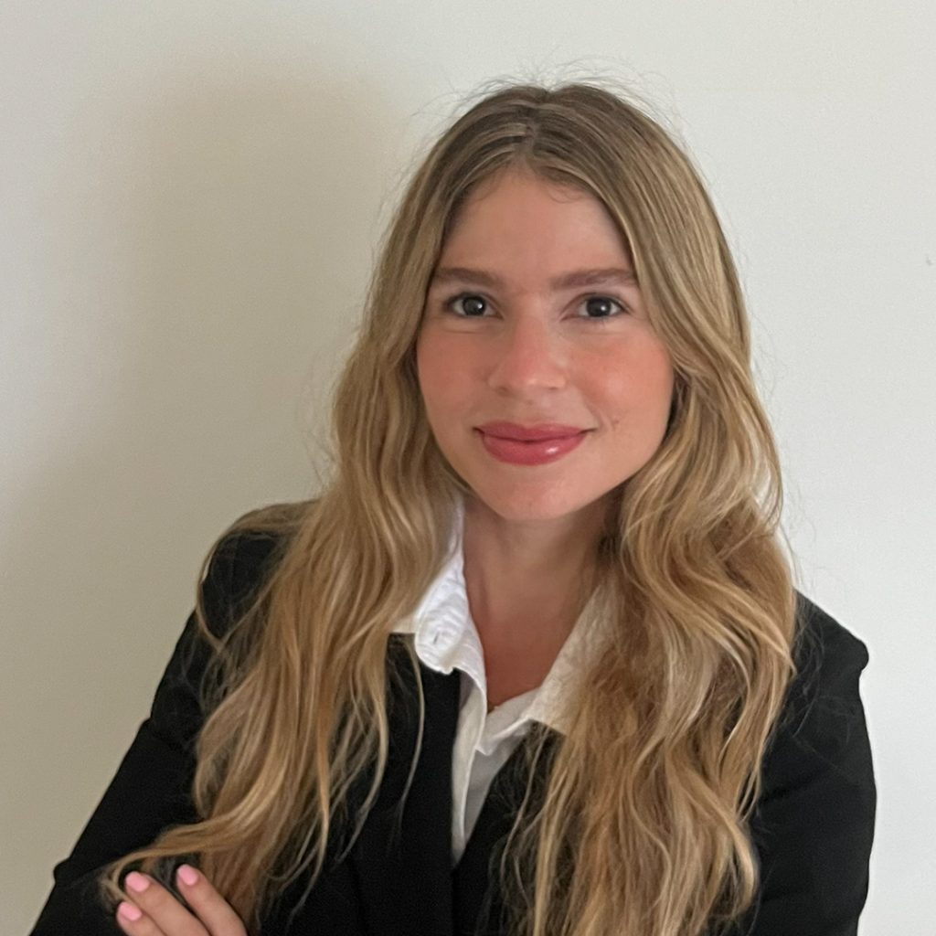 Andrea Jimeno, Paralegal